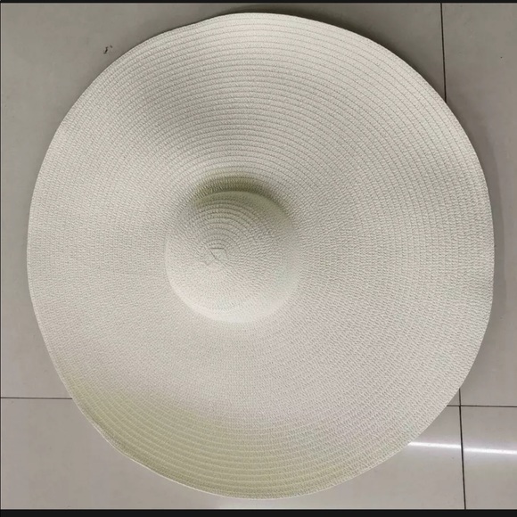 Huge hat wide brimmed straw beige resort beach - Picture 2 of 13